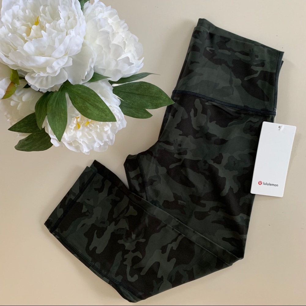 SOLD-NWT Lululemon size 10 camo  21” Align legging